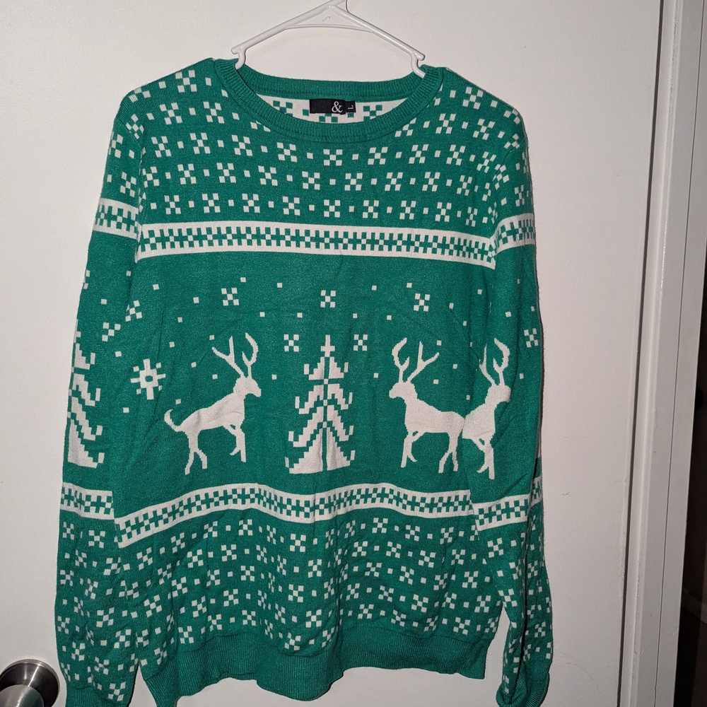 AMPERSAND AVE Green and White Festive Sweater